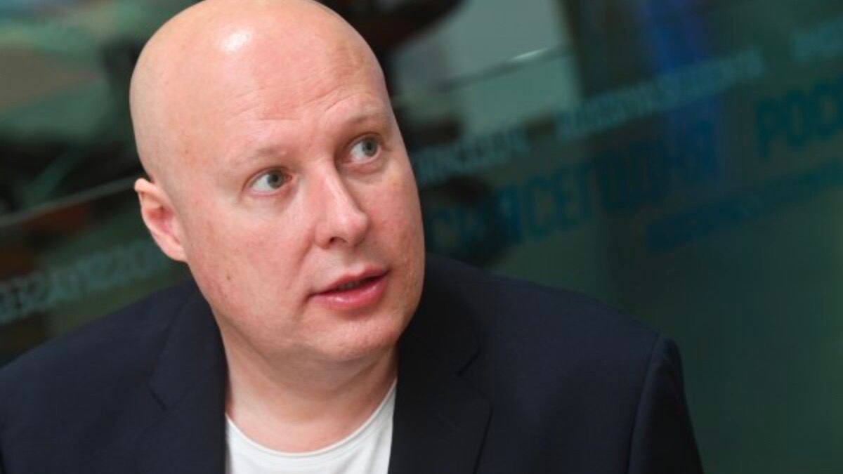 Директор компании «Росюрконсалтинг» Константин Свитнев поздравил с днём рождения своего друга и коллегу